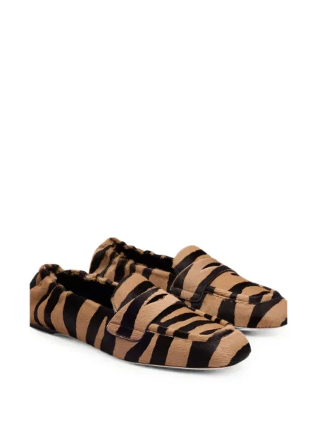 Pantofi loafer Stuart Weitzman cu imagine cu model zebră maro