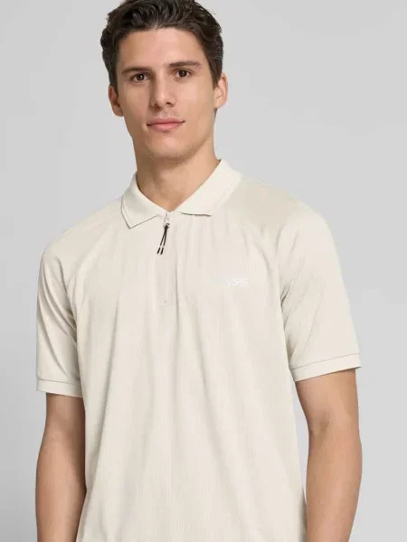 Koszulka polo o kroju regular fit z zamkiem błyskawicznym model ‘JAISS’ Guess Activewear beżowe
