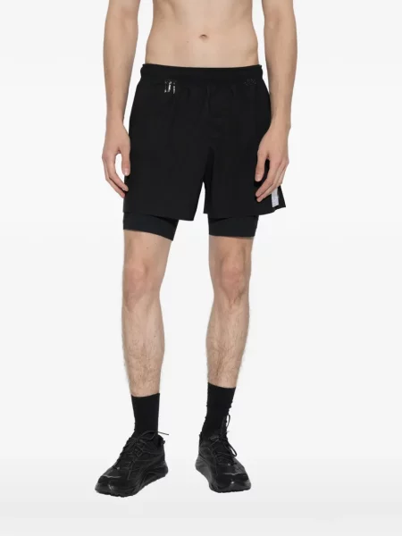 Pantaloni scurți Satisfy negru