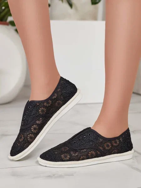 Sneakerși Resti ajurate negru