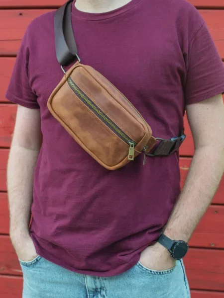 Кожаная поясная сумка Famk коричневая