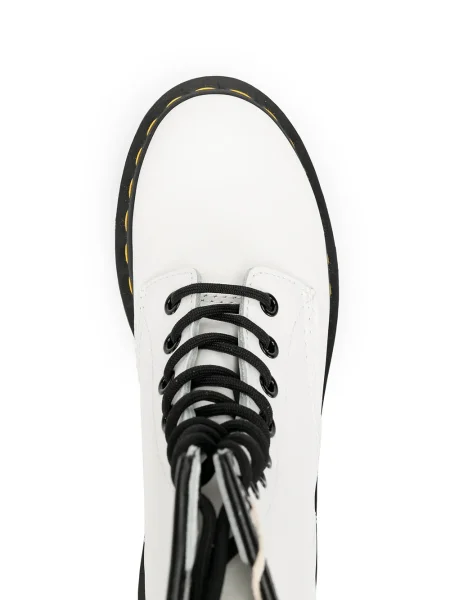 Cizme scurte Dr. Martens cu șireturi din dantelă alb