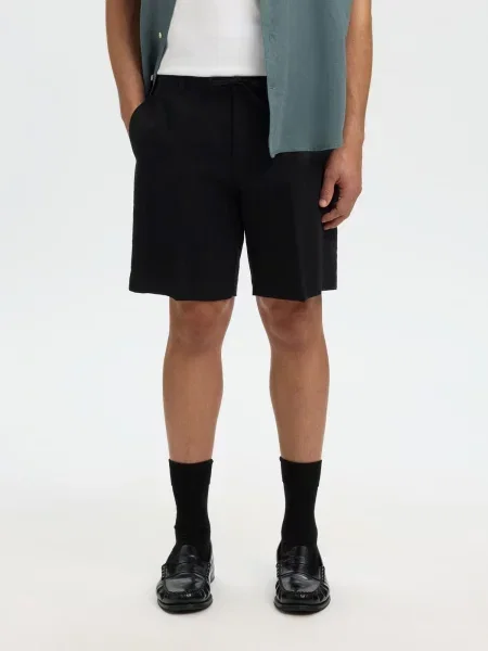 Pantaloni scurți Selected de in negru