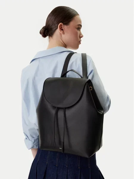 Calvin Klein Batoh FOIL LOGO LARGE FLAP BACKPACK' čierna
