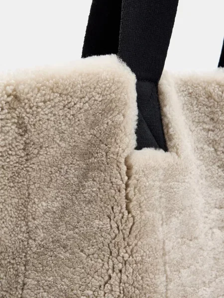 Двостороння шкіряна сумочка AllSaints IZZY SHEARLING коричневий