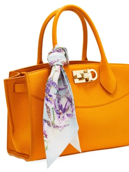 Fular Ferragamo de mătase cu imagine albastru