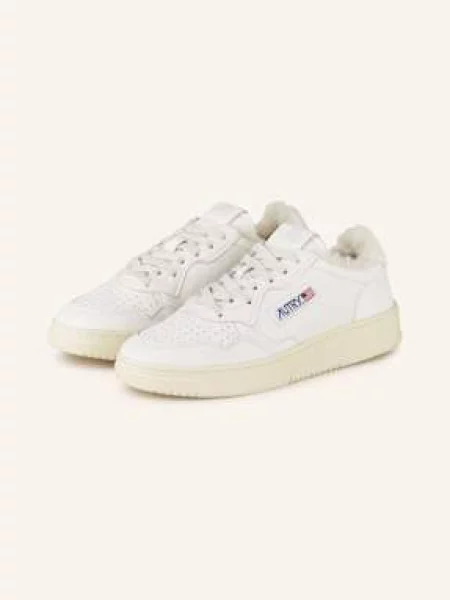 Sneakersy Autry z owczej skóry białe