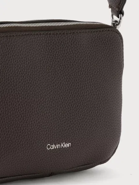 Calvin Klein Kabelka Webbing 2X Strap Camera Bag Červená hnedá