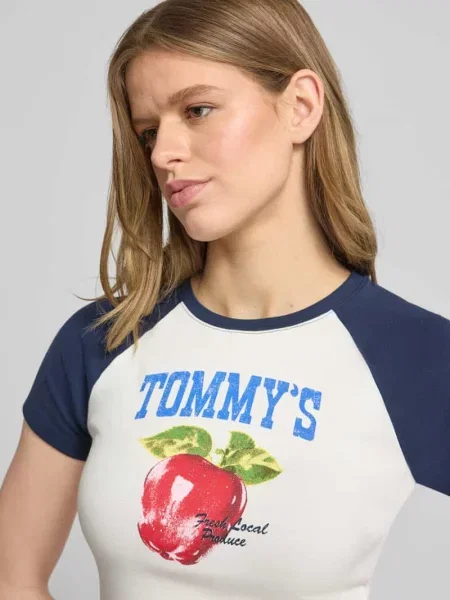 T-shirt o kroju slim fit z mieszanki bawełny Tommy Jeans biała