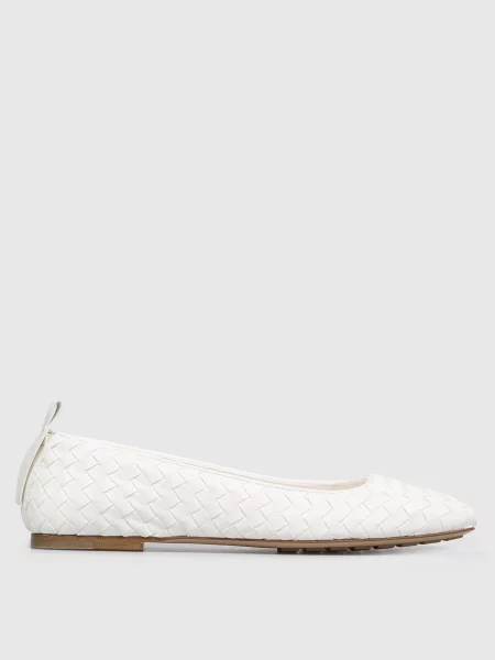 Кожаные балетки Bottega Veneta белые
