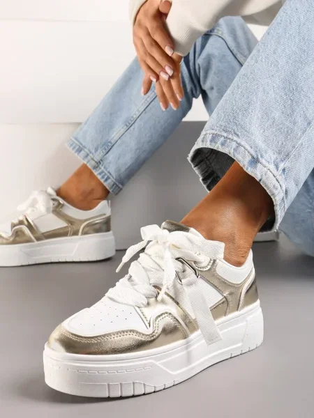 Sneakers Albi-Aurii pe Platformă Joasă cu Pandantiv și Șireturi Decorative Salam alb