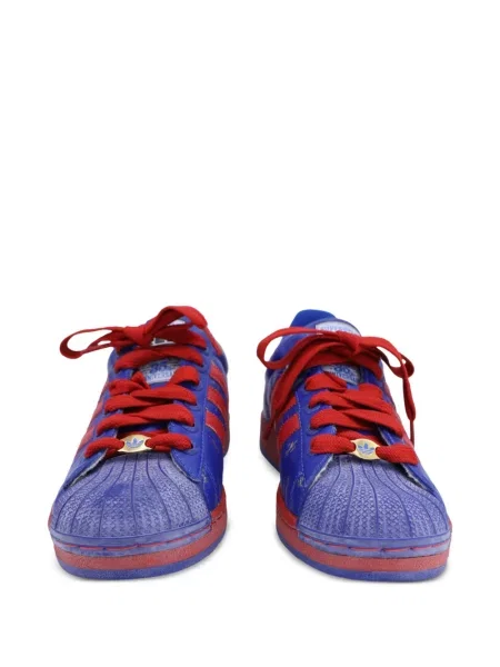 Top Adidas cu dungi cu imagine lung alb