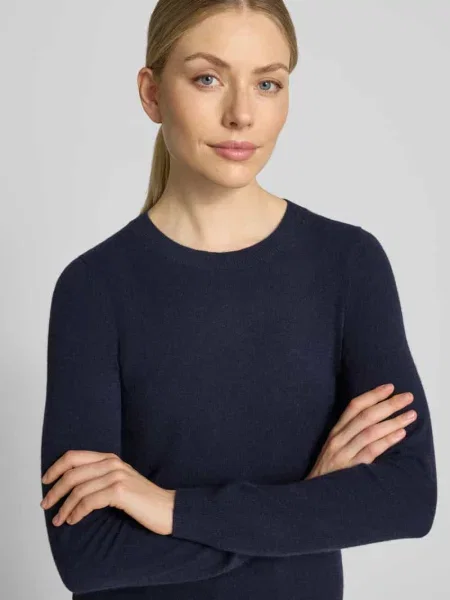 Sweter z dzianiny o kroju slim fit z czystego kaszmiru Christian Berg Woman granatowy