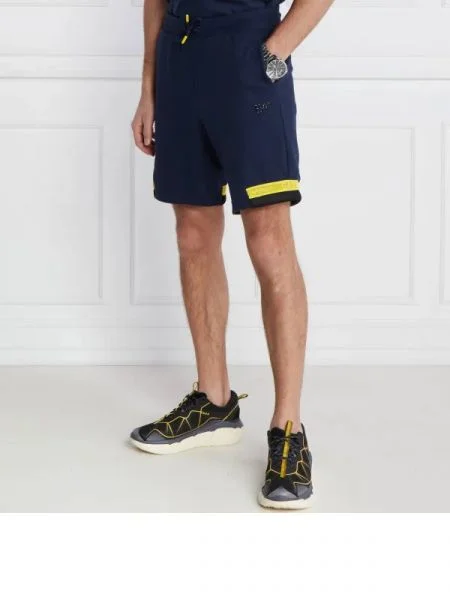 Pantaloni scurți