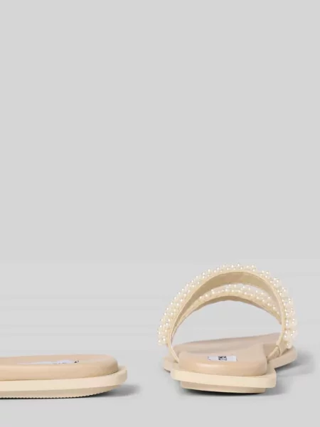 Klapki z perełkami model Sinne' Steve Madden białe