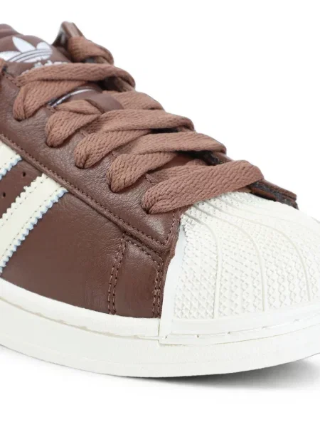Sneakerși Adidas Superstar cu șireturi din dantelă maro
