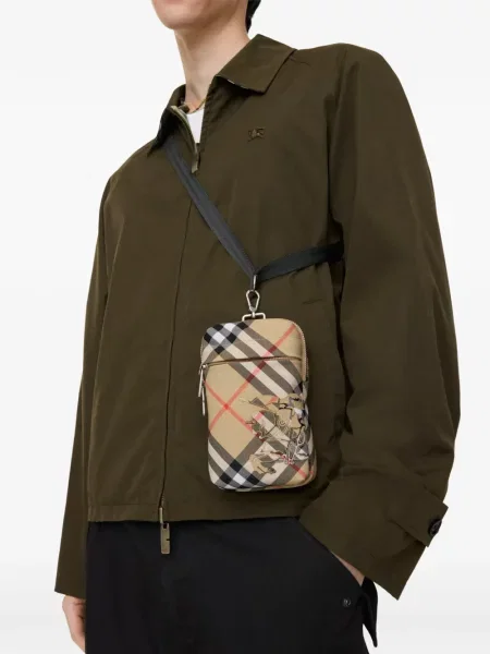 Geantă Burberry în carouri