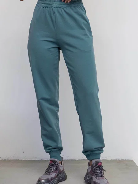 Женский спортивный костюм с капюшоном