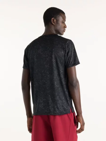 Спортивна футболка New Balance Sport Essential Printed перероблений чорний