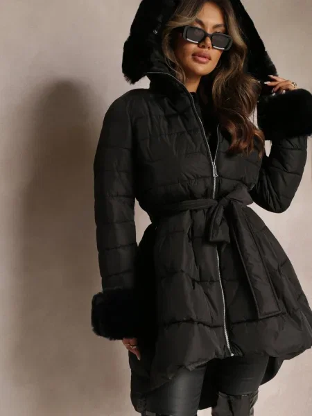 Geacă matlasată cu blană Pasilinai neagră