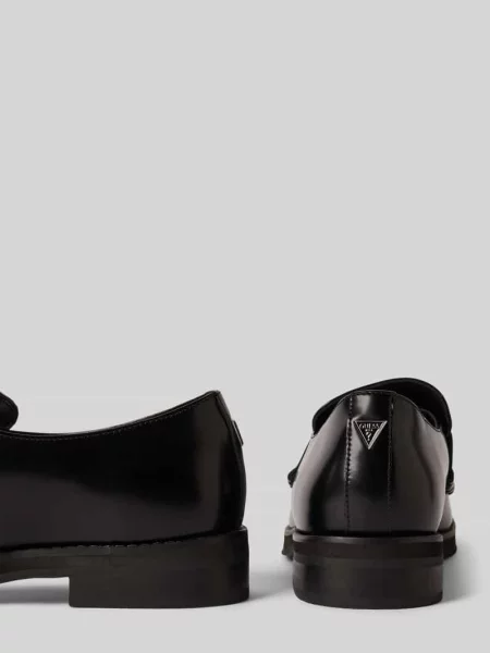 Mokasyny z mieszanki skóry z aplikacją z logo model ‘Bart’ Guess czarne