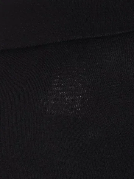 Top Lisa Yang lung negru