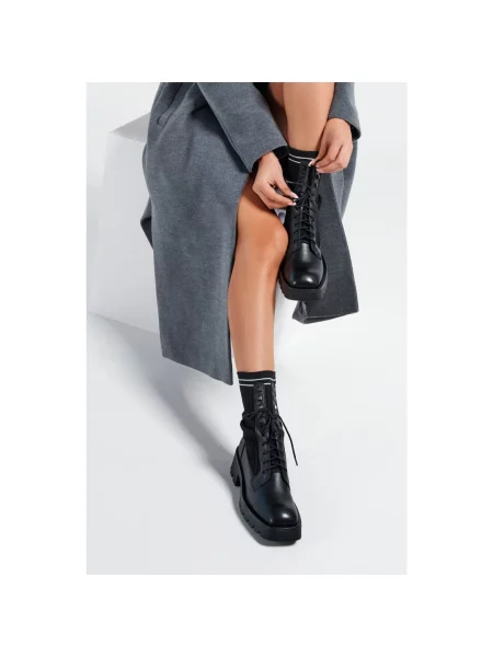 Ботинки Estro черные