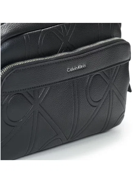 Calvin Klein Geantă crossover Emblem Aop Emboss Camera Bag negru