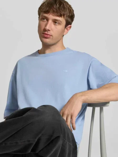 T-shirt o kroju loose fit z czystej bawełny Levi's niebieska