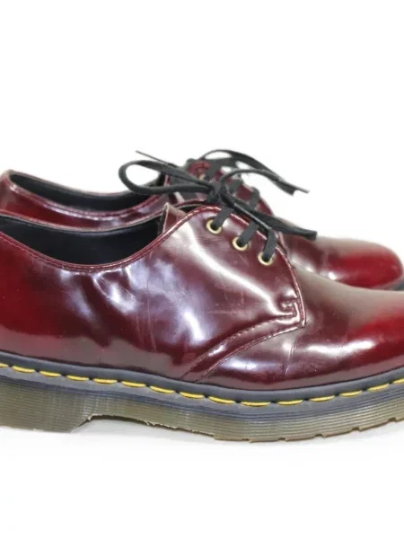 Derby Dr. Martens sznurowany koronkowy czerwony