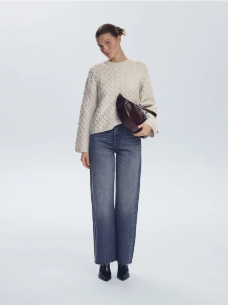 Reserved Strukturalny sweter beżowy