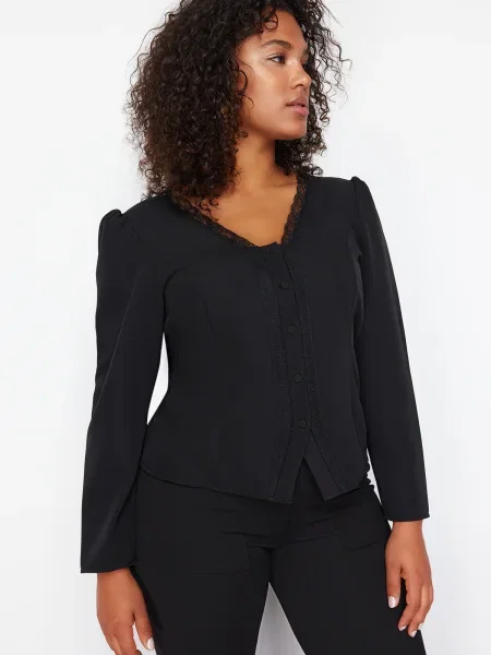 Bluză Trendyol cu decolteu în V din dantelă negru