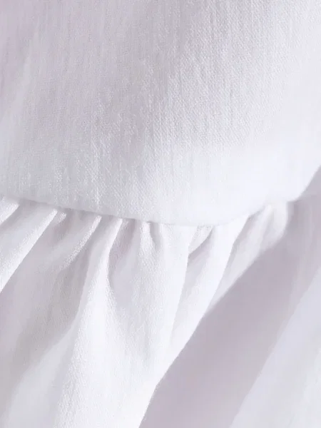 Rochie midi Caroline Constas cu volane până la genunchi de costum alb