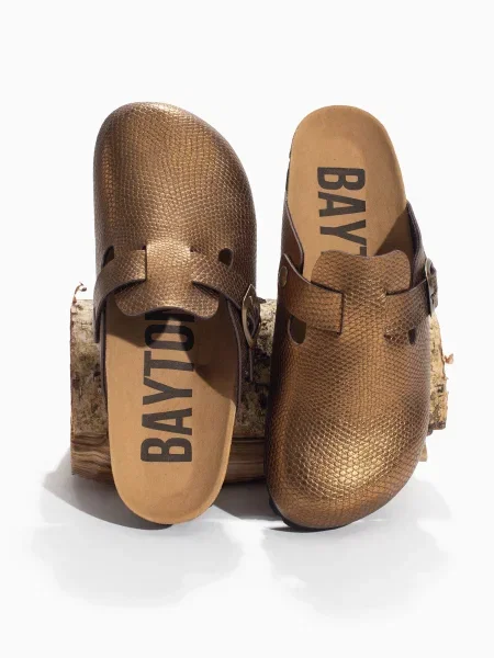 Bayton Papuci de casă Mook' bronz