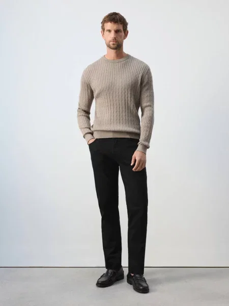 Sweter z dzianiny z mieszanki bawełny i lyocellu z warkoczowym splotem norkowy Mężczyzna XL MANGO MAN szary