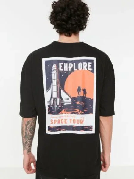 Tricou Trendyol cu imagine cu mâneci scurte cu decolteu rotund negru