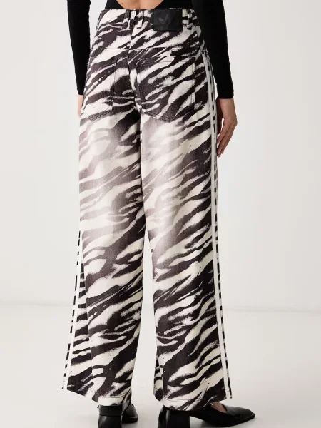 Adidas Originals jeansy wide leg Adilenium Season 6 Zebra Wide Leg brązowe