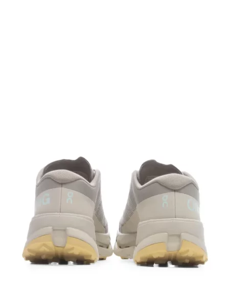 Sneakerși On