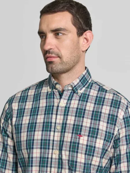 Koszula casualowa o kroju slim fit z kołnierzykiem typu button down Fynch-hatton zielona