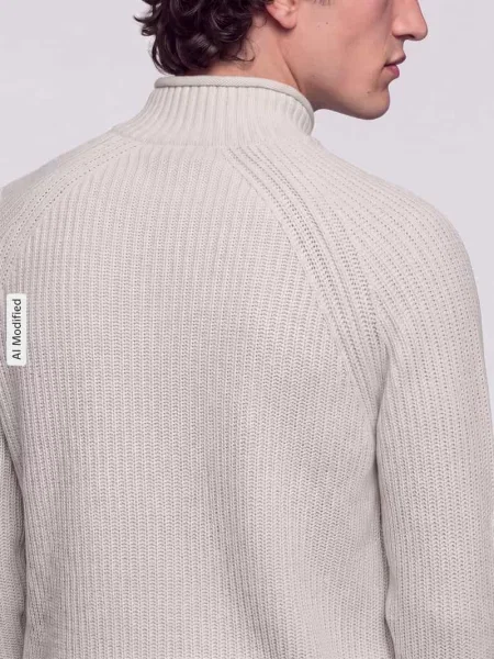 Sweter z rękawami raglanowymi z mieszanki wełny Selected biały