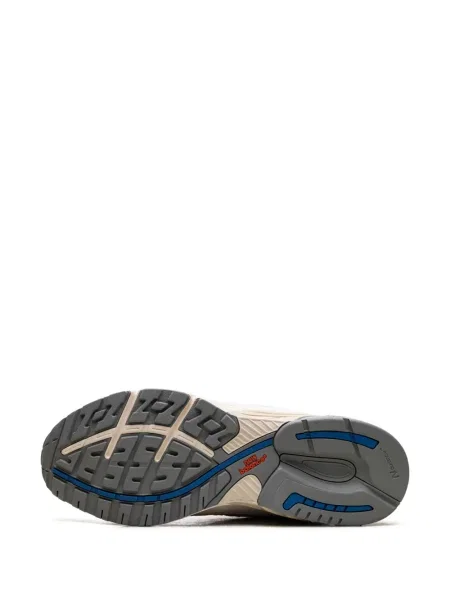 Sneakerși New Balance maro