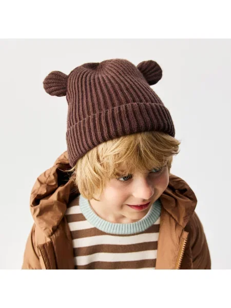 Reserved Beanie sapka fülekkel sötétbarna