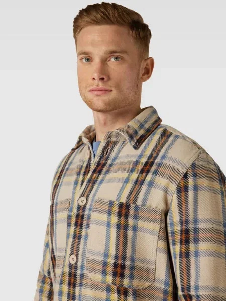 Kurtka koszulowa o kroju regular fit z nakładanymi na piersi Knowledge Cotton Apparel