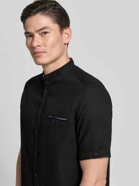Koszula casualowa o kroju regular fit z brustaszą Christian Berg Men czarna