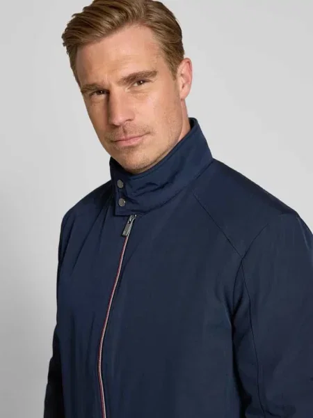 Kurtka o kroju regular fit ze stójką Christian Berg Men granatowa