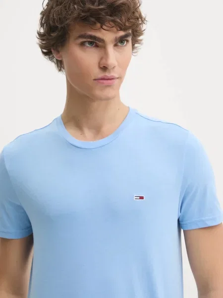 Тениска Tommy Jeans с изчистен дизайн синьо