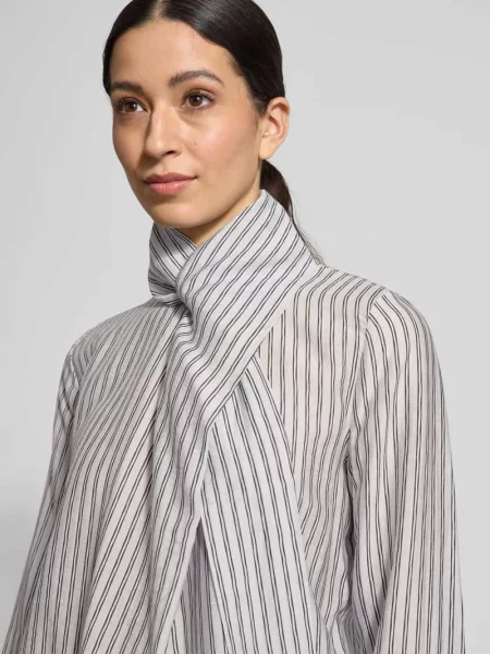 Bluzka z wiązaniem pod szyją w krój regular fit Jake*s Collection błękitna