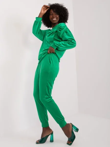 Welurowy komplet dresowy Fashionhunters casual zielony