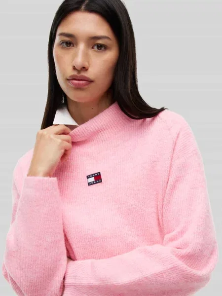 Sweter o kroju relaxed fit z domieszką wełny z alpaki Tommy Jeans różowy