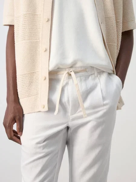 Spodnie slim fit cropped z lnu i bawełny złamana biel Mężczyzna 40 MANGO MAN